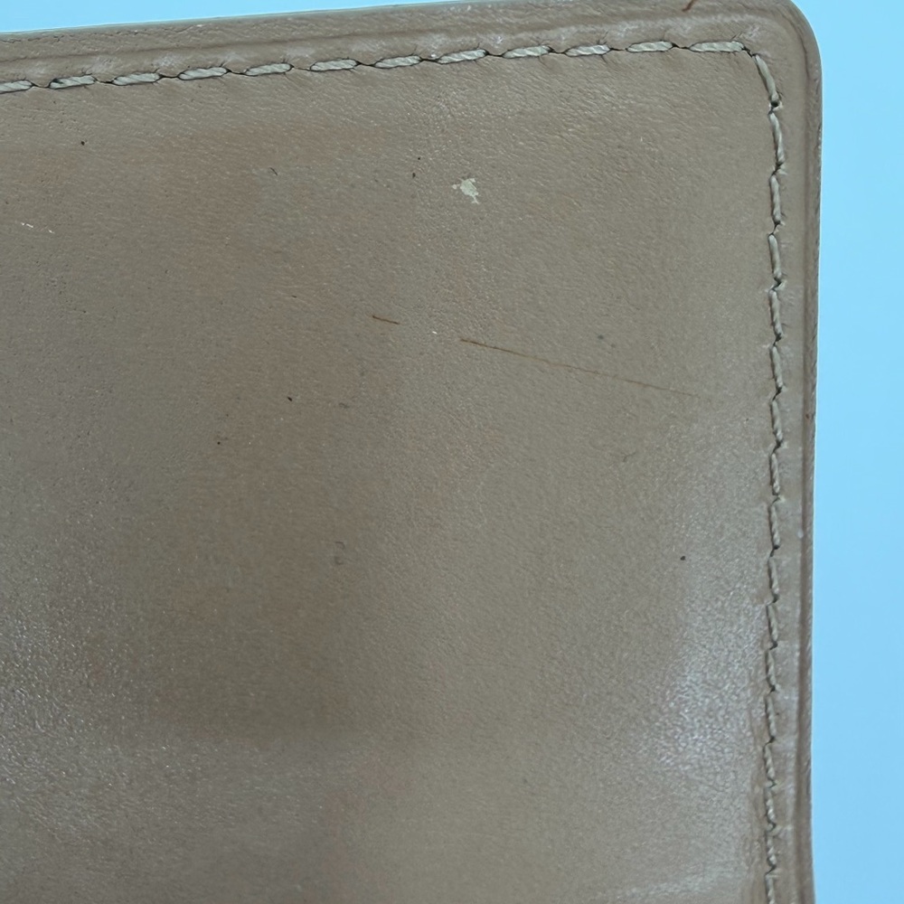 LV Elise Latte Vernis Compact Wallet Rare Color in Excellent Condition. - Picture 13 of 15